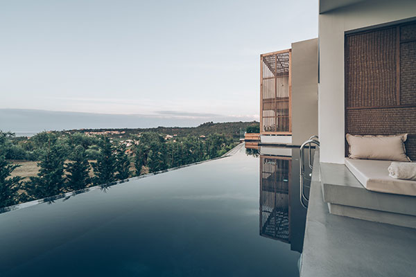 Swim Up Heated Pool Suite